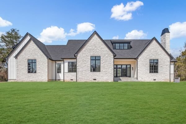 623216DJ_Tennessee_001_1742327837 3-Bed Transitional European House Plan with Vaulted Dining Area - 2703 Sq Ft